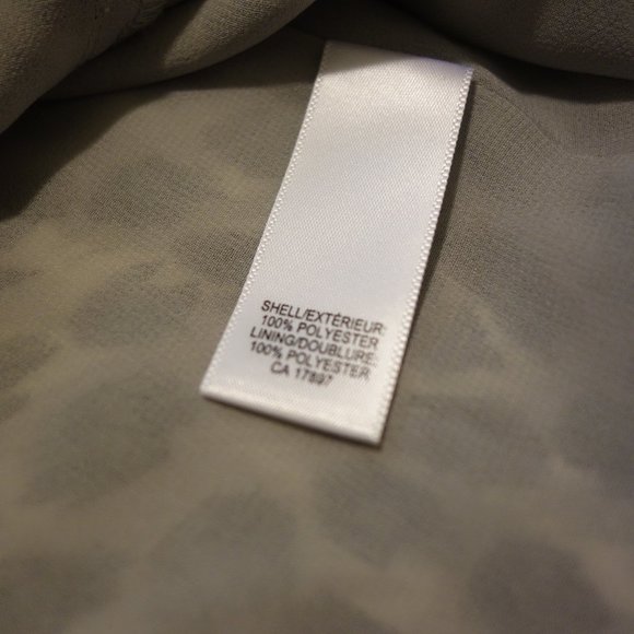 Banana Republic Animal Print Sleeveless Blouse - Picture 10 of 10